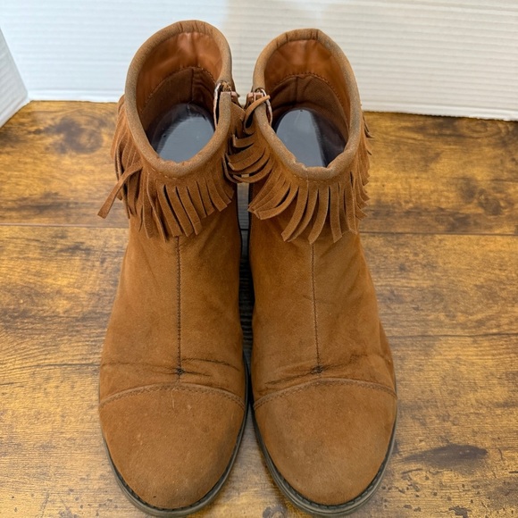 KALI Brown Tan Faux Suede Fringe Ankle Boot Size 9 Zip Up Boho Western .5” Heel - Picture 5 of 9